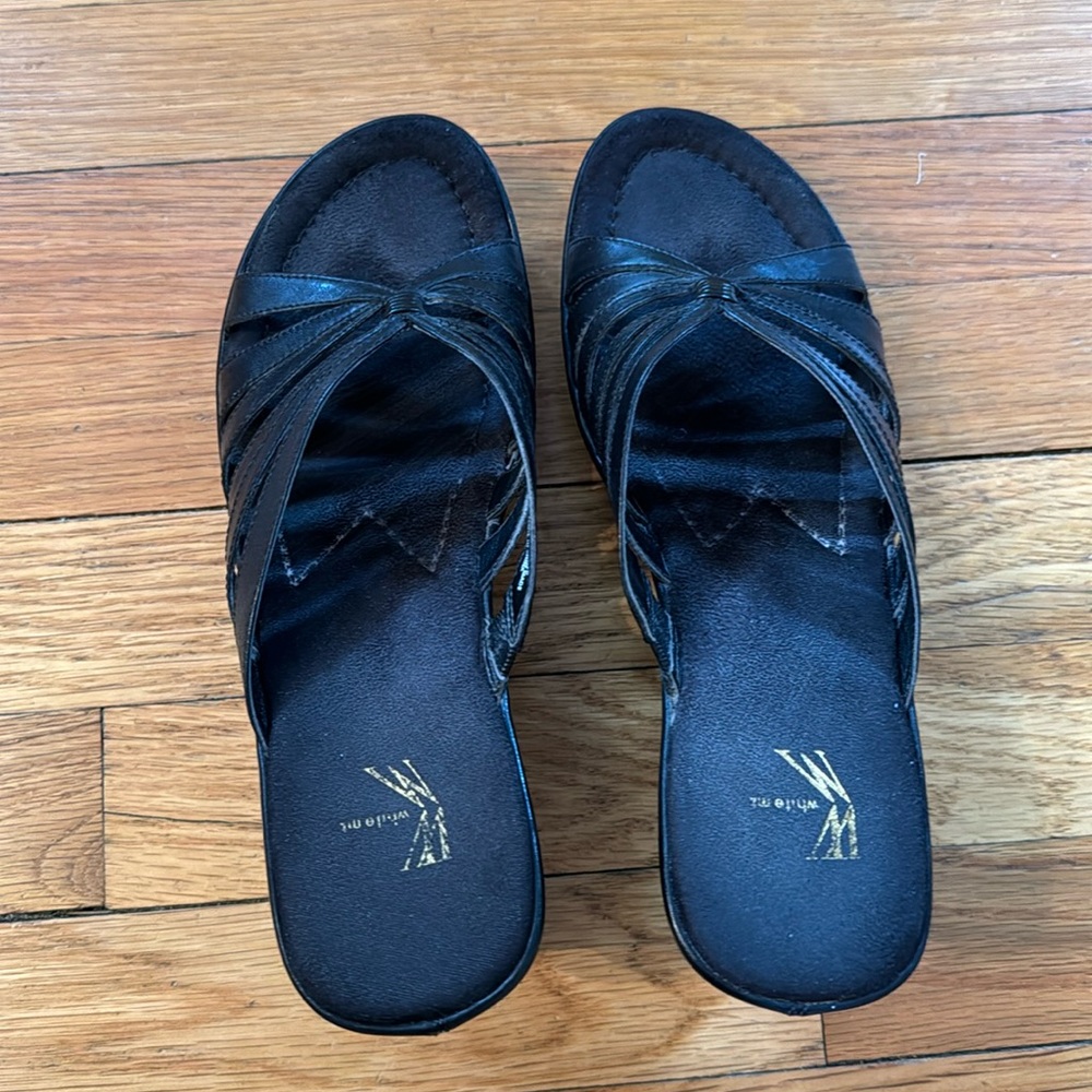 White Mountain, wedge sandal, black size 8.5